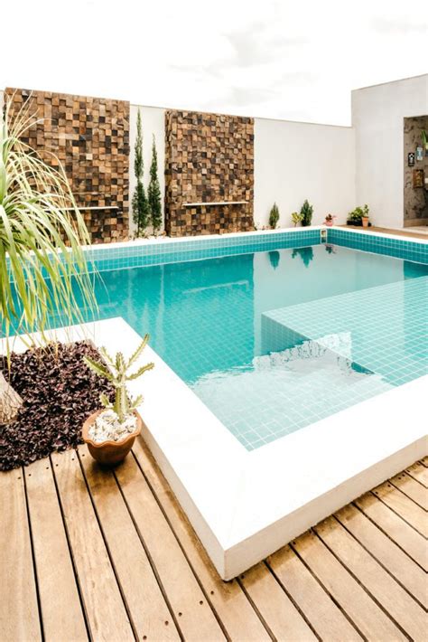 6 ideias de como decorar quintal com piscina