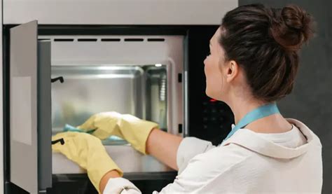 Tips To Easily Clean A Microwave | Bond Cleaning In Melbourne