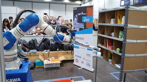 Amazon’s latest robot champion uses deep learning to stock shelves ...