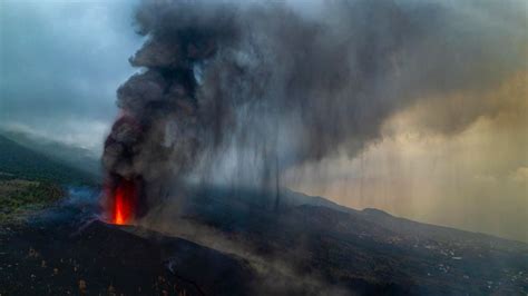 La Palma eruption: How bad is the damage - and why is lava meeting the ocean so dangerous ...