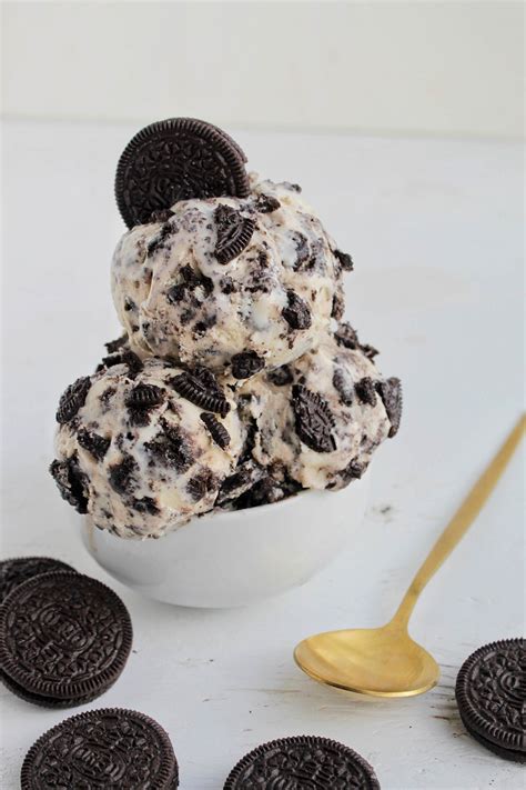 Oreo Cookie Ice Cream (6 Ingredients) - Homebody Eats