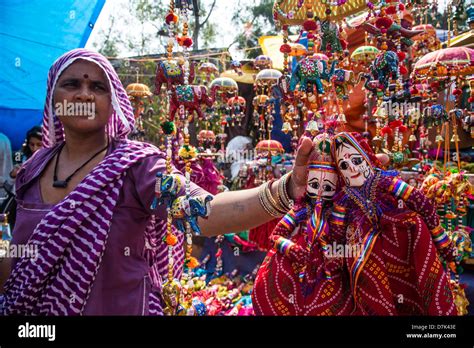 Souvenir shop at Dili Haat in Delhi, India Stock Photo - Alamy