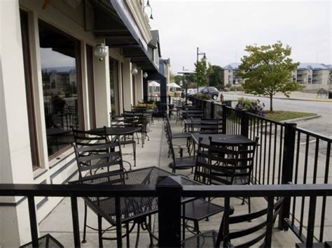 A look at lakeside (and other) dining in Pewaukee - OnMilwaukee