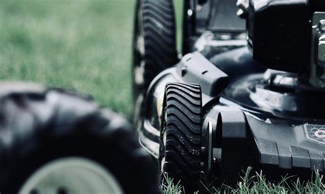 Electric Vs Gas Lawn Mowers: Which Is Right For You? - Best of Machinery