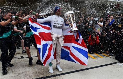 Formule 1: Lewis Hamilton «réalise un rêve d'enfant» en égalant son ...