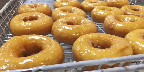 Here's The Secret to Making Glazed Dunkin' Donuts