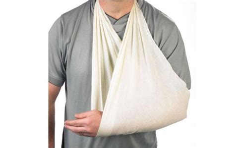 Triangular Bandage Uses [Ultimate Guide For 2023] | Defiel - Prepper Website