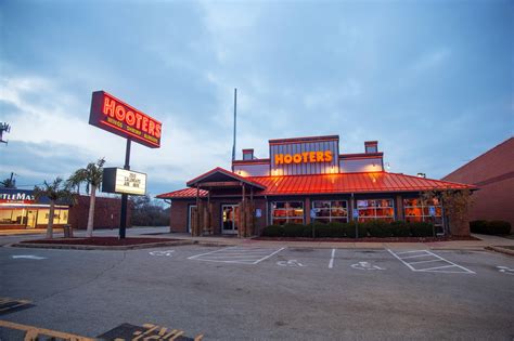 Hooters, Florissant, MO 63033 | LoopNet