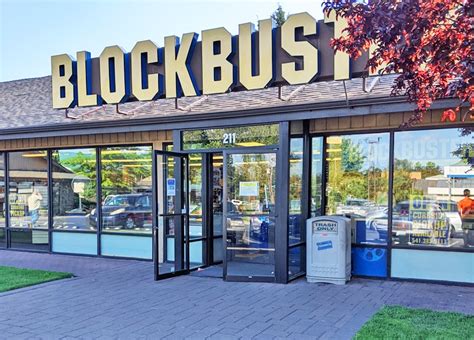 Visiting the Last Blockbuster Store in the World in Bend, Oregon ...