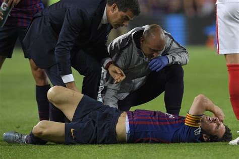 Messi injury gives Barca and Dembele chance to prove their worth