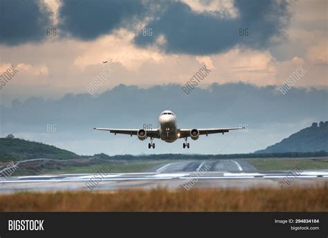 Airplane Taking Off Image & Photo (Free Trial) | Bigstock