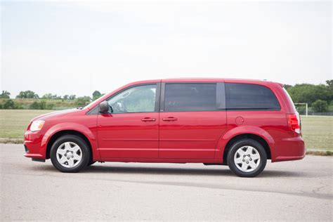 used-dodge-grand-caravan-for-sale-red (16 of 40) | Car Dealership in Philadelphia