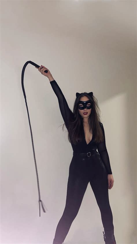 Catwoman Costume in 2023 | Cat woman costume, Trendy halloween costumes ...