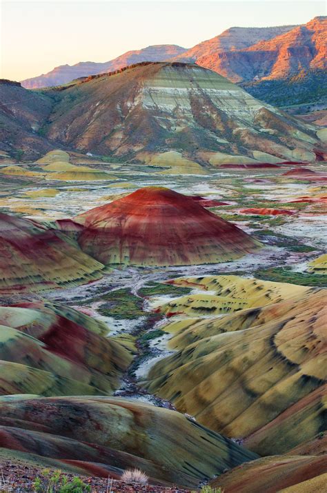 The Painted Hills in central Oregon with the late evening sun. Oregon ...