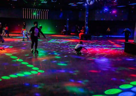 Roller Skating Rink Near me| Indoor Roller Skating for adults & kids in Bay Town