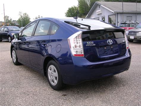 Earthy Cars Blog: EARTHY CAR OF THE WEEK: 2010 Blue Toyota Prius