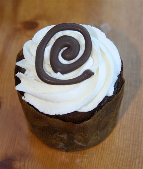 Carpe Cupcakes!: Chocolate Cupcake Toppings