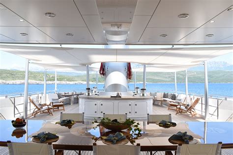 BLack-Pearl-Oceano-2018-Dining-Exterior | YACHTZOO