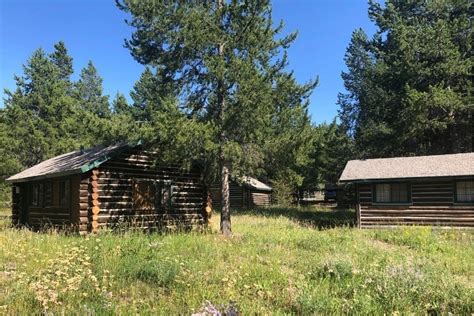 Colter Bay Village Cabins at Grand Teton - Midlife Globetrotter