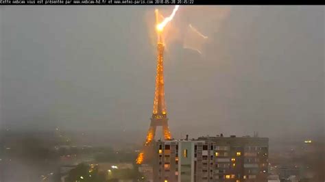 VIDEO : Eiffel Tower struck by lightning | Euronews