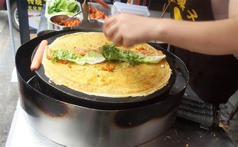 Jianbing (Chinese Crepes) – 15 Minutes Chinese Street Food | Hey! Review Food