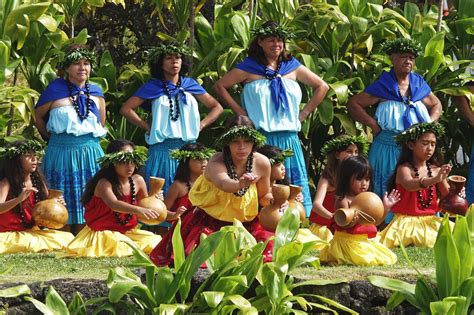 How America’s Obsession With Hula Girls Almost Wrecked Hawai’i ...