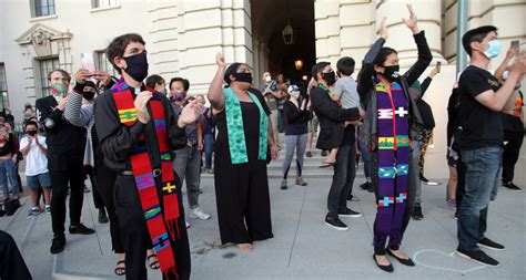 Thousands Gather for Candlelight Vigil – Pasadena Now