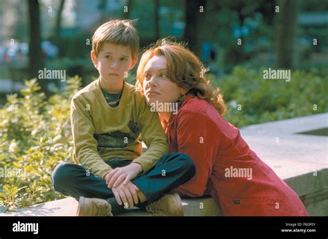 Toni collette sixth sense 1999 hi-res stock photography and images - Alamy