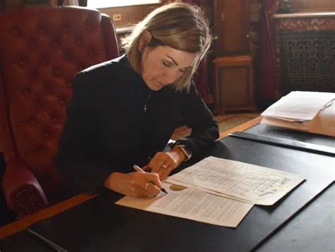 Gov. Reynolds signs Executive Order directing Administrative Rulemaking ...