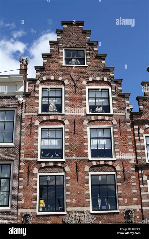 Traditional dutch architecture hi-res stock photography and images - Alamy