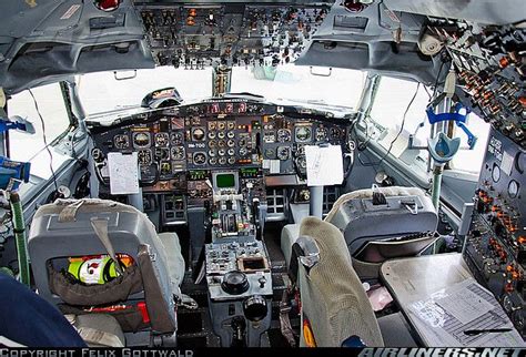 Boeing 727 Cockpit