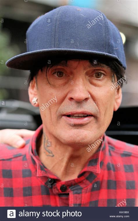 Tommy Lee. Motley Crue drummer Tommy Lee makes his way to his car Stock ...