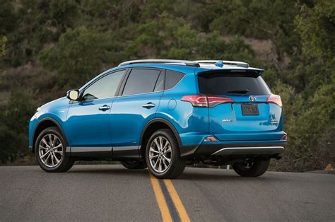 2017 Toyota RAV4 Hybrid Reviews and Rating | Motor Trend