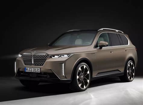 2025 BMW X7 With Alternative SUV Design Language Feels Way More ...