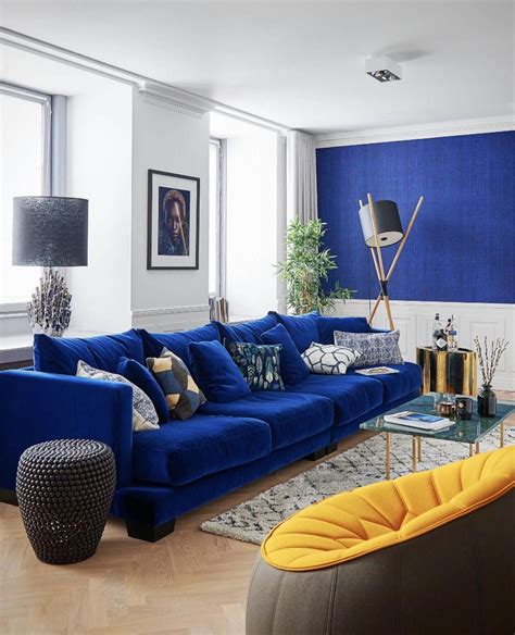 Midcentury style living room with blue velvet sofa and yellow chair. #livingroomapartment ...