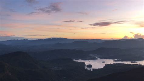 Sunrise at Adam’s peak in Sri Lanka 🇱🇰 : r/backpacking