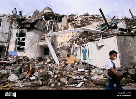 Earthquake in Colombia 1999 - Armenia's police headquarters where Stock Photo, Royalty Free ...