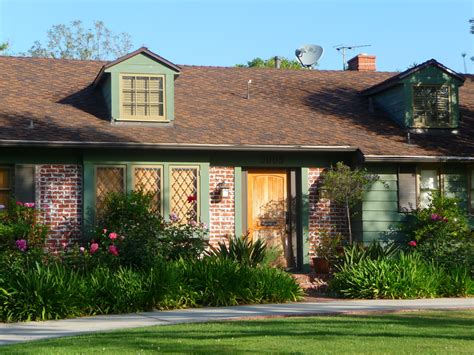 Teapots and Polka Dots: Houses in My Neighborhood: Color Schemes