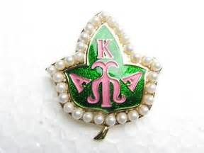 Alpha Kappa Alpha brooch pin | Alpha kappa alpha pins, Aka sorority, Pink and green