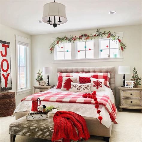 25 Christmas Bedroom Decor Ideas for a Cozy Holiday Bedroom!