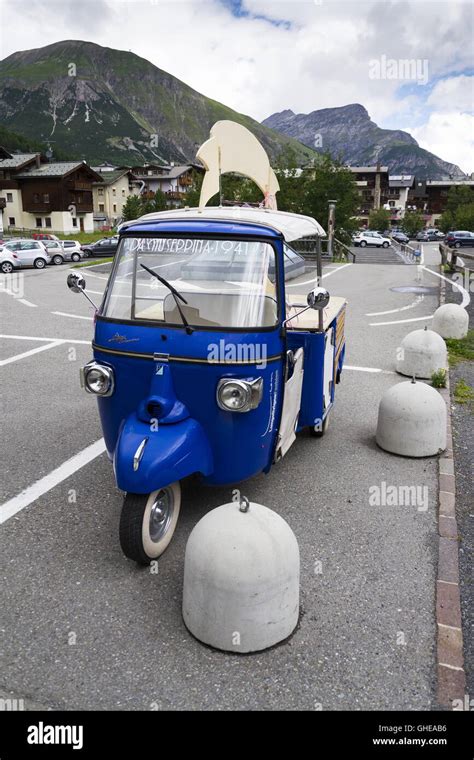 Piaggio three wheel italy hi-res stock photography and images - Alamy