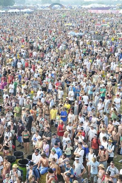 Big crowd...small arch | Big crowd, Music festival, Dolores park