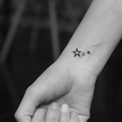 RECYCLE T♻️TTOO . The Meaning of Star Tattoos | Tatuajes pequeños de ...