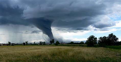 Here's The Absolutely Worst Place To Hide From A Tornado - Wide Open Spaces