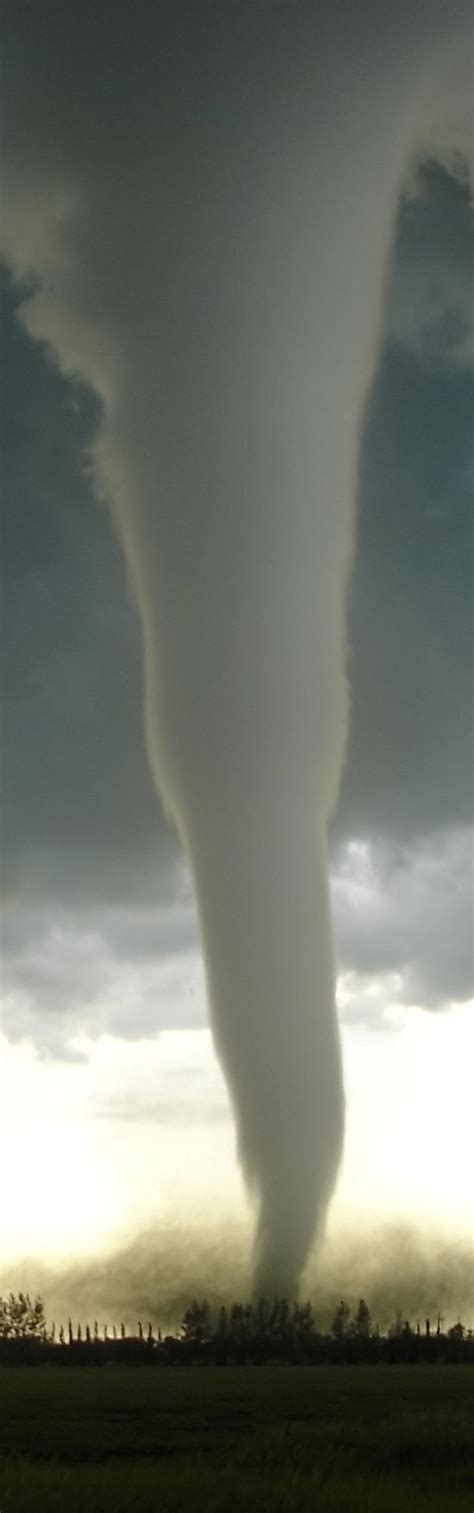 F5 tornado simultaneously beautiful and terrifying | Nature, Mother ...