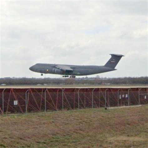 USAF C-5 Galaxy Landing in Lackland AFB, TX - Virtual Globetrotting