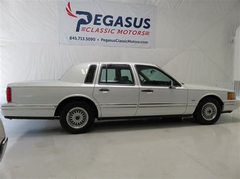 1994 Lincoln Town Car Cartier - Pegasus Classic Motors