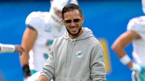 Dolphins' Mike McDaniel Praises Bill Belichick In Most Mike McDaniel Way