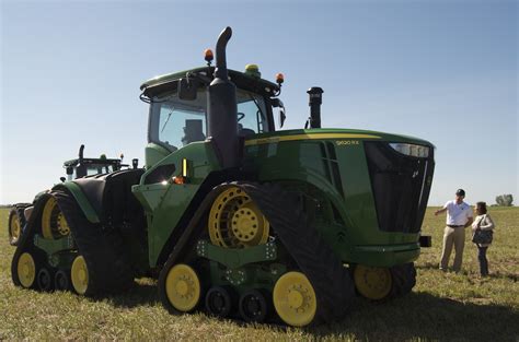 John Deere Unveiled New 4-Track 9RX Series Tractors | Farm Equipment