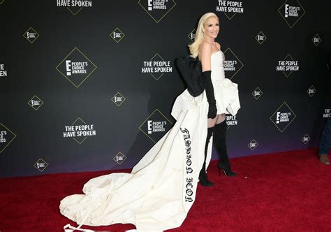 Gwen Stefani's White Vera Wang Dress Says "Fashion Icon" | POPSUGAR Fashion